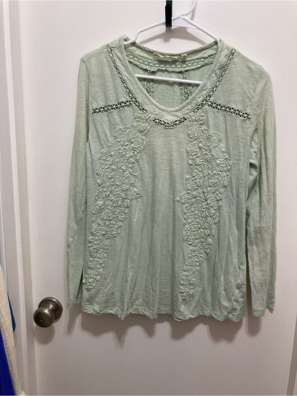 SoftSurroundings light moss green tunic style top. Petite medium